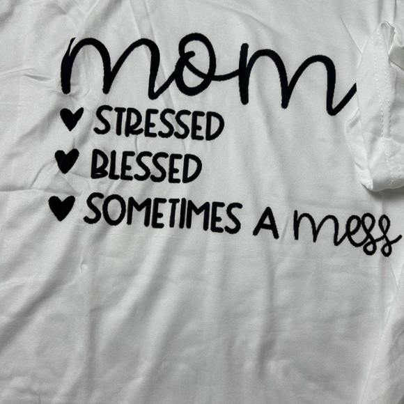 NWOT white graphic t-shirt “Mom/Mama”, bundle of 2 - Picture 3 of 4